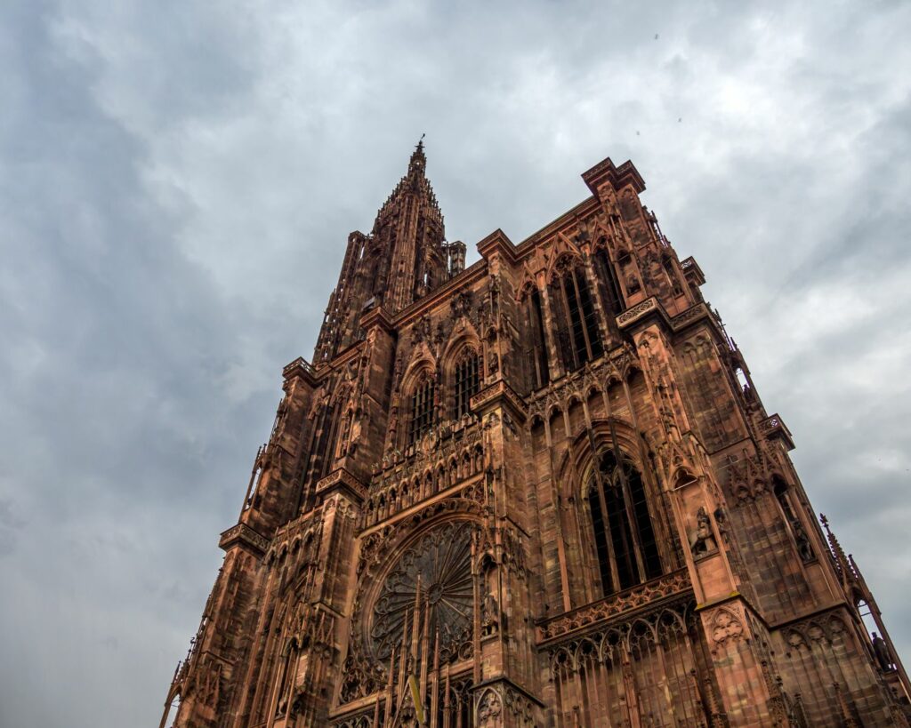 Cathédrale de Strasbourg vue d'en bas 