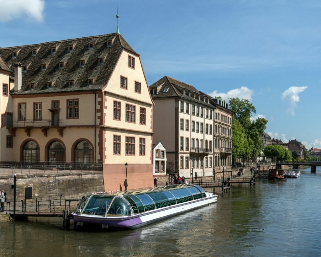 Bateau sur la rivière de Strasbourg