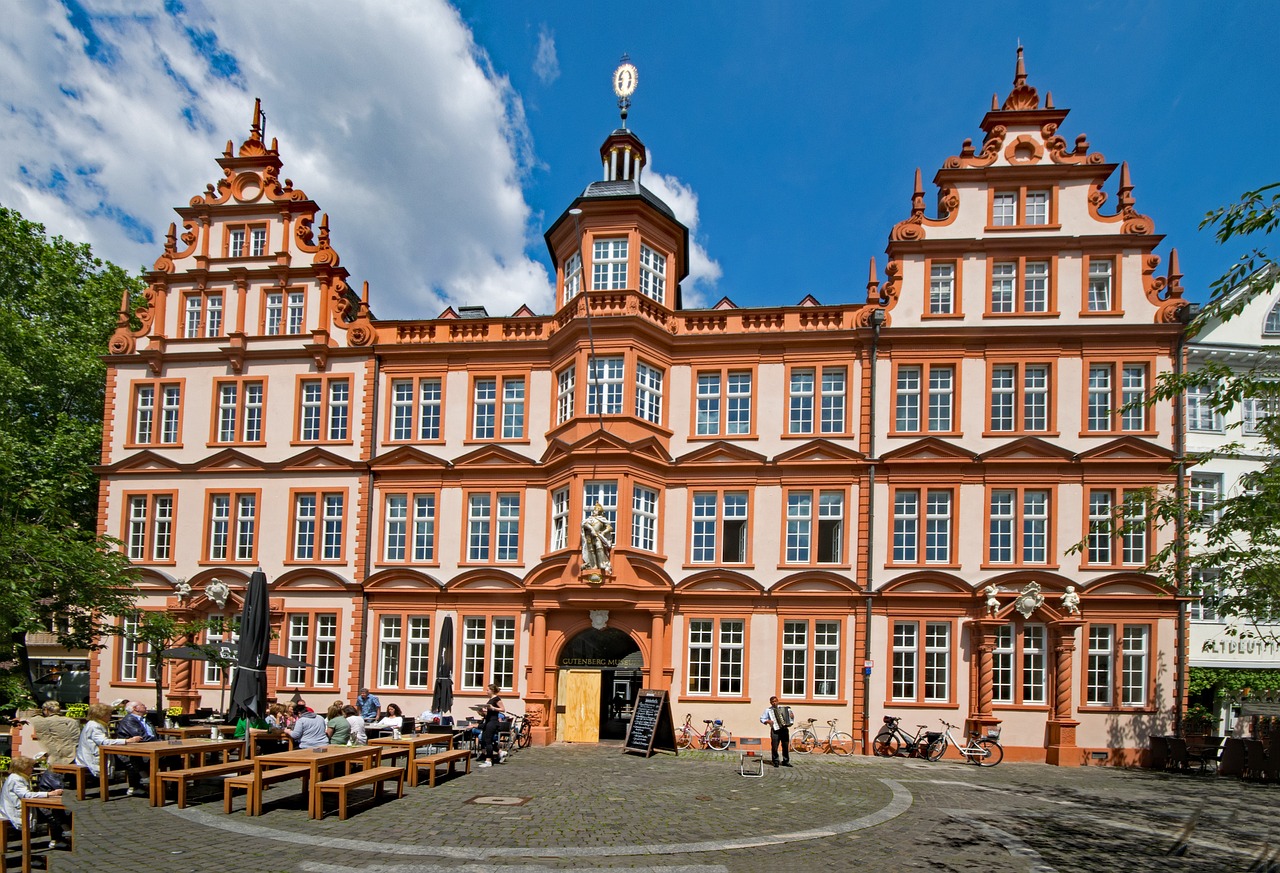 Visitez la Place Gutenberg et son célèbre imprimeur strasbourgeois de renom