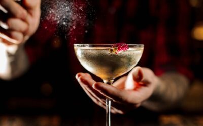Les meilleurs bars à cocktails avec vue sur la mer dans le sud de la France