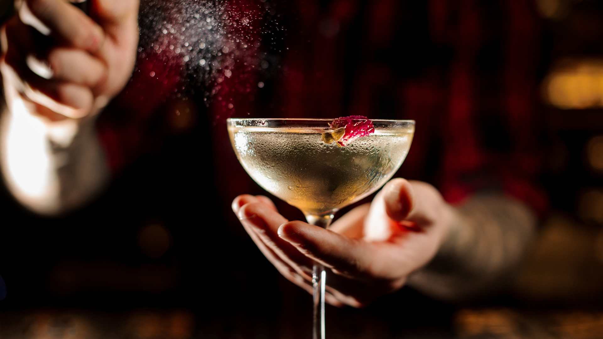 Les meilleurs bars à cocktails avec vue sur la mer dans le sud de la France